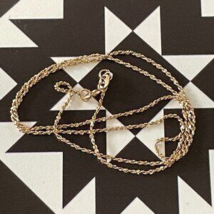 Beautiful 10Kt Gold Necklace 18" 2.23g Vintage